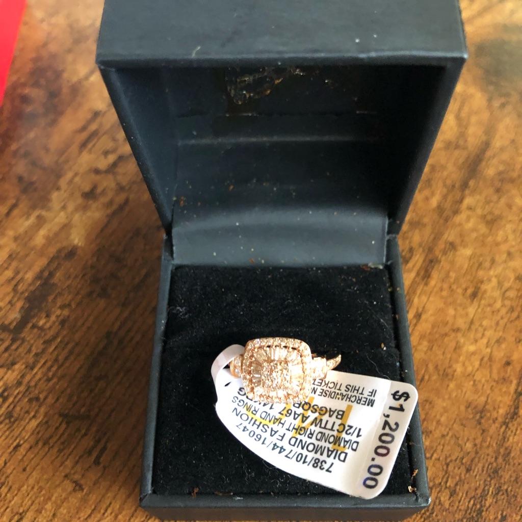 Elegant 14 Kt Rose Gold Diamond Ring